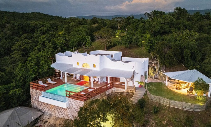 Treasure Beach House | Amelia’s your private, fully staffed Jamaican Retreat, walk to sea & best views