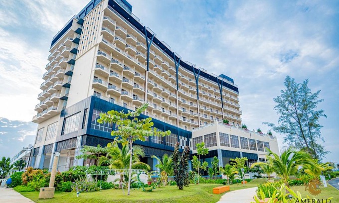 Bandar Penawar Hotel | AMERALD RESORT HOTEL DESARU