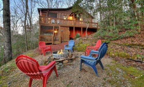 Blue Ridge Villa | American Dream Americana decor close to downtown Blue Ridge