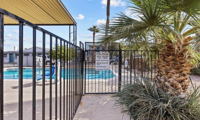 Mesa Hotel | American Executive Inn
