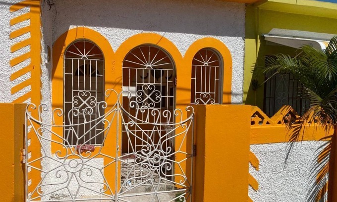 Kingston Apartment | American own 3 bedroom apartment in Phase 1 Seaview Gardens Kingston 11 Jamaica.