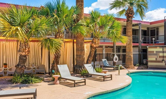 Papago Parkway House | American Pasqueflower Suite
