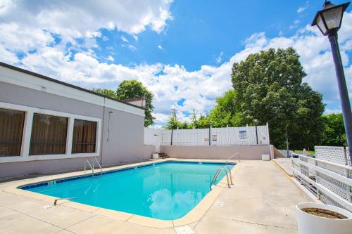Winston - Salem Hotel | Americas Best Value Inn Winston-Salem