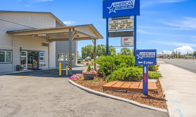 Burns Hotel | Americas Best Value Inn Burns