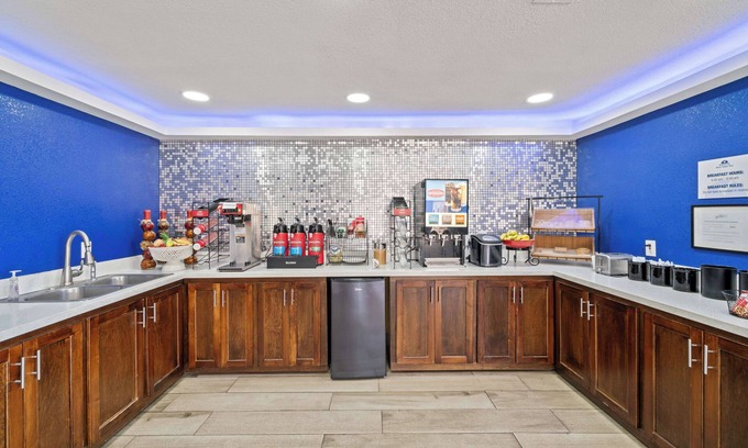 Brenham Hotel | Americas Best Value Inn & Suites Brenham