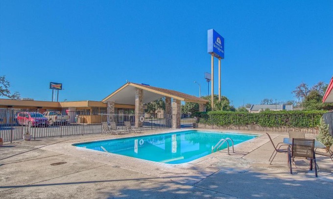 Uvalde Hotel | Americas Best Value Inn Uvalde
