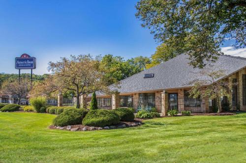 Delafield Hotel | AmericInn and Suites by Wyndham Delafield-Waukesha-Milwaukee
