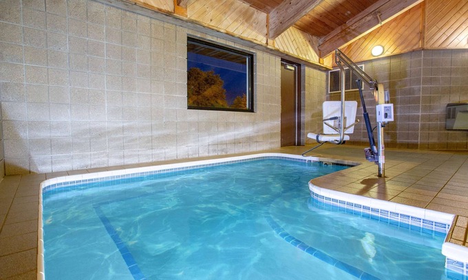 Howard Hotel | AmericInn by Wyndham Green Bay West