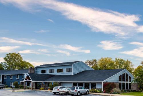 Menominee Hotel | AmericInn by Wyndham Menominee