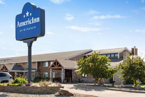 Roseau Hotel | AmericInn by Wyndham Roseau