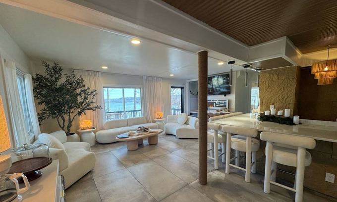 Hudson Cabin | Amethyst Bay on Lake Mallalieu:sauna&swimspa pool