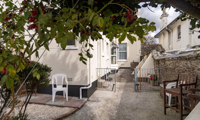 Plymouth House | Amherst Lodge - Self Contained Annex Apartment in heart of Plymouth