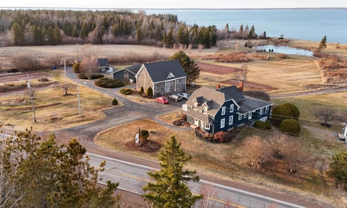 Lorneville Hotel | Amherst Shore Country Inn