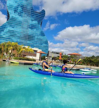 West Hollywood Apartment | AMIRI Hollywood 5 mins from Hard Rock Stadium & The Guitar