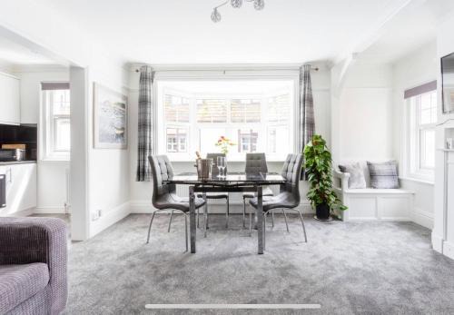 Lyme Regis Apartment | Ammonite Luxury beachfront apartment