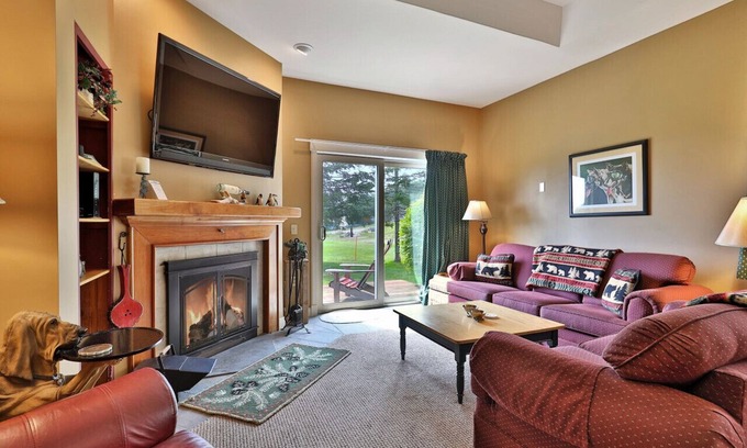Ludlow Apartment | Amodio, Solitude I105