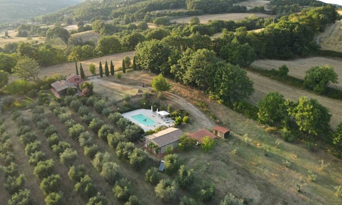 Sorano House | Among olive trees and silence: farmhouse with pool and olive grove in the Etruscan Maremma