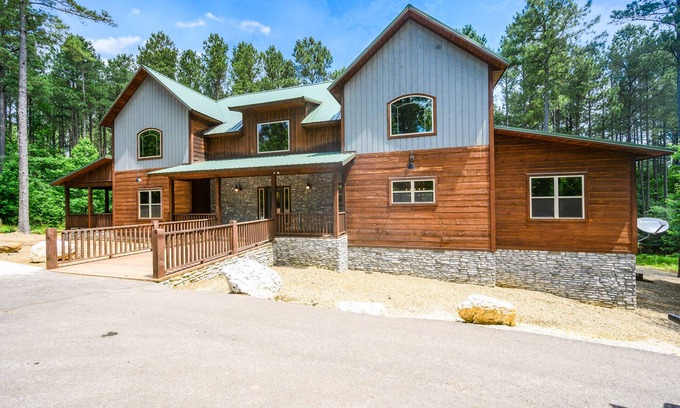 Broken Bow Cabin | Among the Pines- modern farmhouse cabin-Sleeps 20!