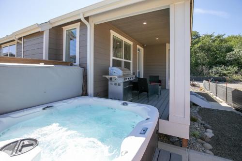 Ocean Shores House | Amongst The Waves