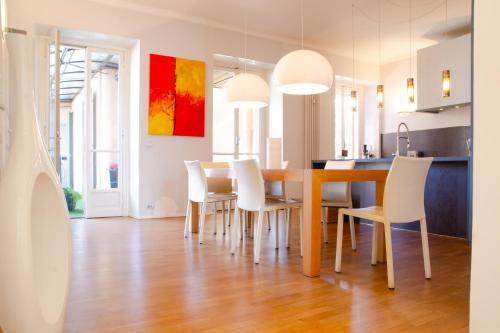 Turin Apartment | Amore, TuttoTempoPerso by HAPPYHOSTORINO