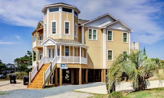 Avon House | Amorous 993