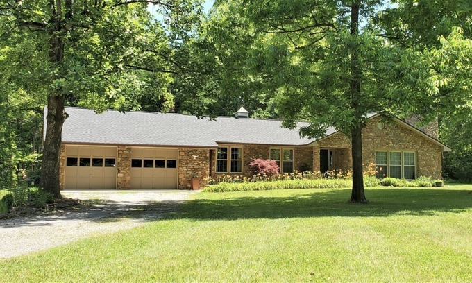 Stanley Cabin | Amos`s Willow Bend Stone Cottage