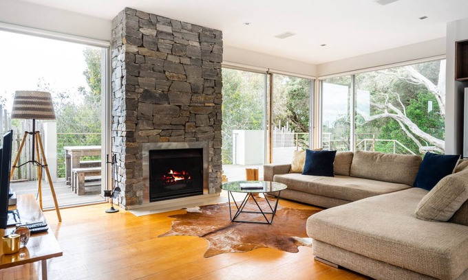 Sorrento House | Amour Eva Sorrento - POOL, WALK TO BEACH, PET FRIENDLY, FREE WIFI & FOXTEL