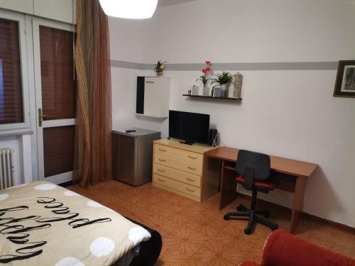 Pordenone House | Ampia camera con balcone privato