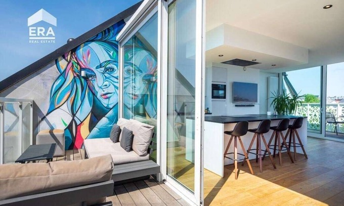 Schipperskwartier Apartment | Ample duplex apartment in Antwerp's Core