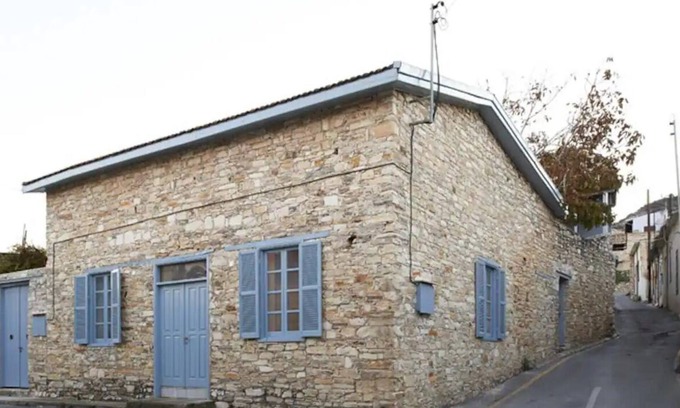 Pano Lefkara House | AMPLE PLACES, Polytimo House and Monadiko Housenat Pano Lefkara Village