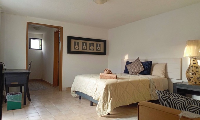 Downtown Queretaro House | Amplia habitación con baño y terraza privados en Querétaro
