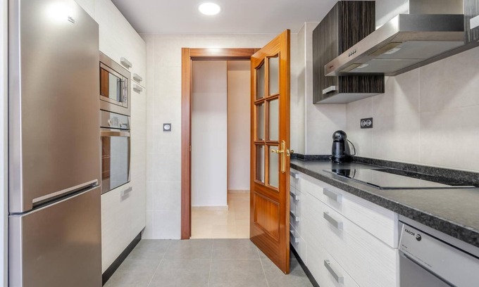 Cervantes Apartment | Amplio Apartamento con Wifi y Garaje