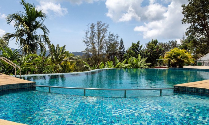Virarajendrapet Hotel | Amritara Ambatty Greens Resort