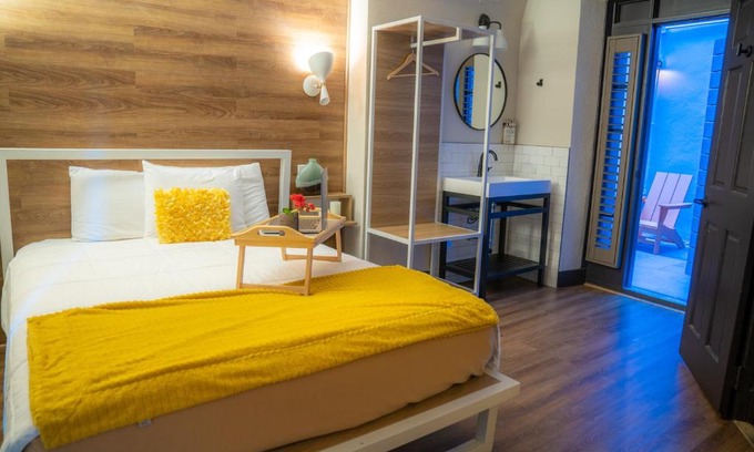 Lower Nob Hill Hostel | Amsterdam Hostel