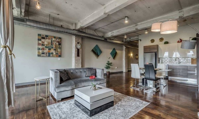 Downtown Dallas Apartment | Amyfinehouse | Breakfast+Valet+Walk to Conventions