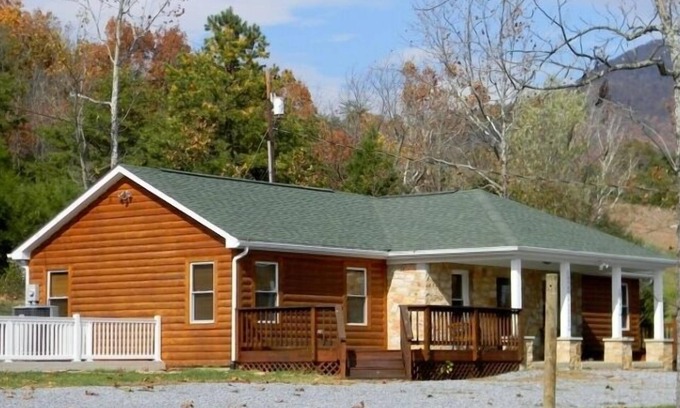 Luray Cabin | An absolute Treat-Perfect for couples/families - Walking Dist to Shen River!
