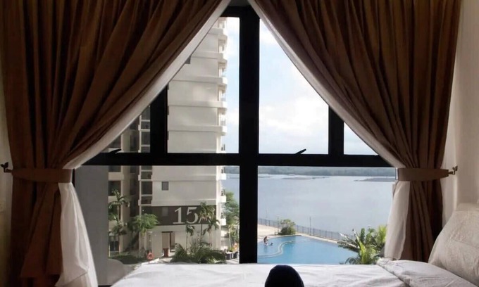 Central District Apartment | An Airy & Cozy 3BR Suite in Danga Bay FREE Parking