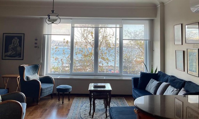 Kabatas Apartment | An apartment with Bosphorus view