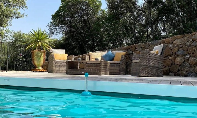 Corbes House | An aquamarine jewel in the Cévennes