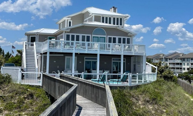 Emerald Isle House | An art lover's dream~oceanfront@Point~exquisite decor~pool~ small dogs allowed
