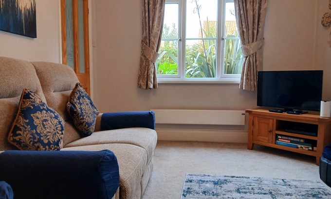 Heacham Cottage | An attractive, pet friendly cottage, with enclosed south facing garden.