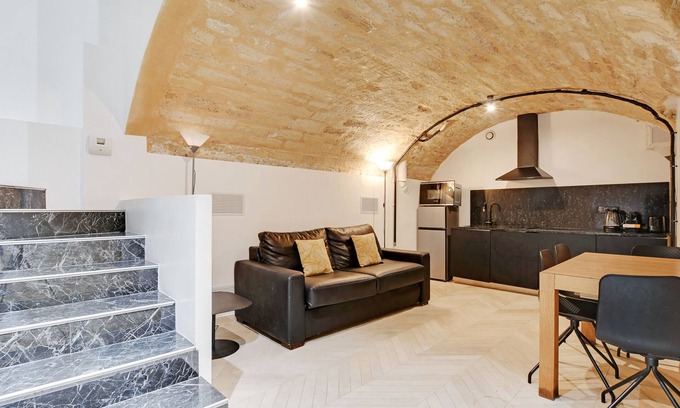 Quartier de la Place-Vendome Apartment | an Atypical 1-BR in Place Vendôme