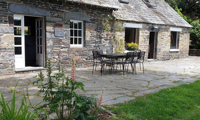 Plelauff House | An authentic farmhouse, in a green area