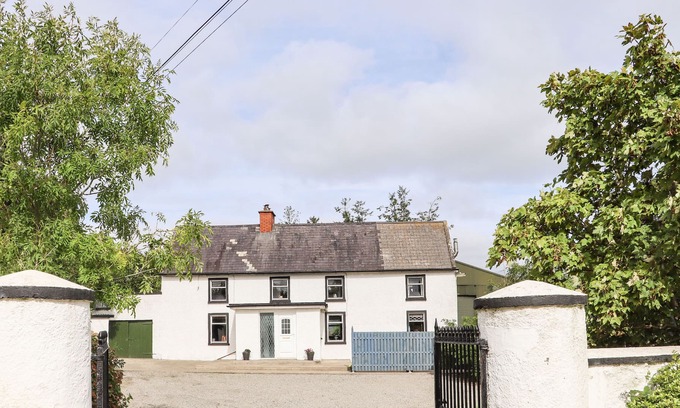 Clonroche House | AN GRIANAN, pet friendly, with open fire in Adamstown, County Wexford