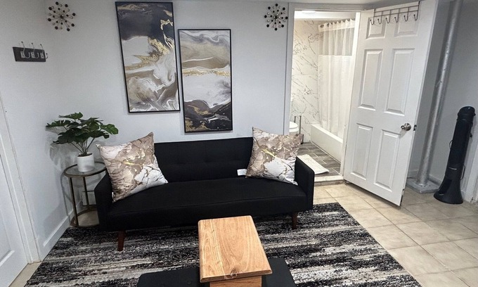 East Orange Apartment | An ideal peaceful getaway- 3-bedroom apartment in charming East Orange with WiFi