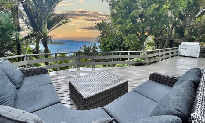 Omiha House | An idyllic couples retreat with your own private beach