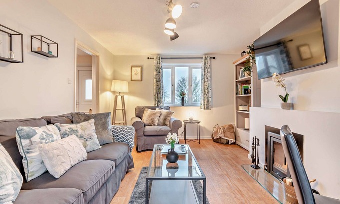 Chipping Norton Cottage | An inviting and warm, dog friendly holiday cottage - Snowdrop Cottage