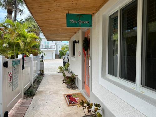 Holmes Beach Villa | An Island Getaway at Palm Tree Villas