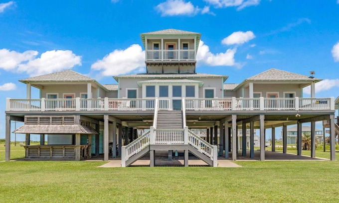 Crystal Beach House | An oceanfront 4-bedroom 3.5 bath home great for vacations & small wedding venue!