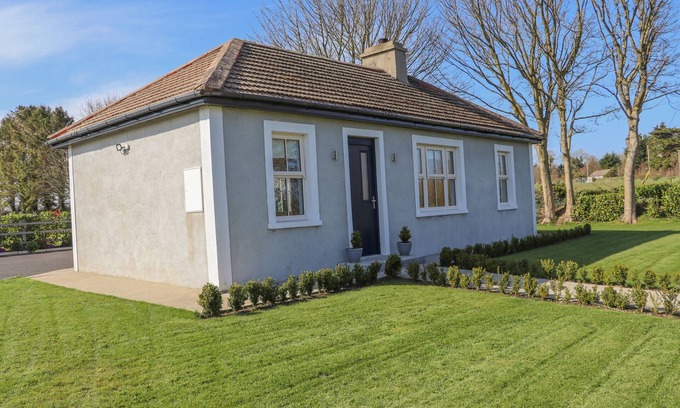 Adamstown Cottage | AN TEACHAIN, pet friendly, with a garden in Adamstown, County Wexford